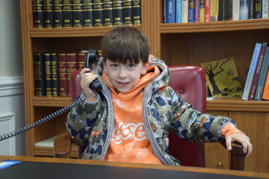 Bayville Primary students visit Mayor Minicozzi.
