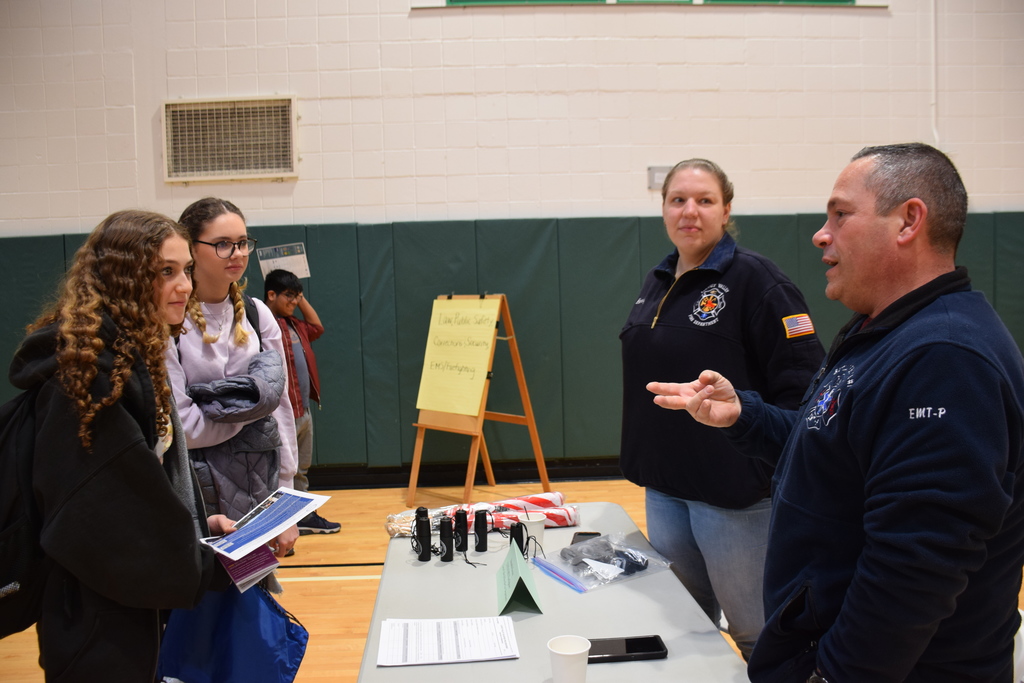 LVHS sophomores and juniors ask questions at the career fair.